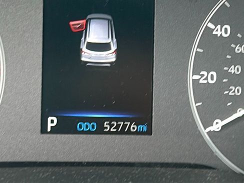 Certified 2023 Toyota Corolla Cross LE image 3