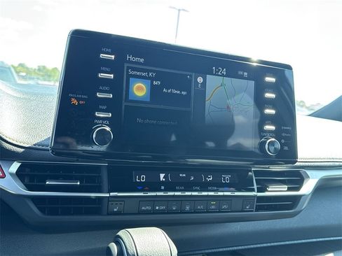 Used 2024 Toyota Sienna XLE Woodland Edition image 22