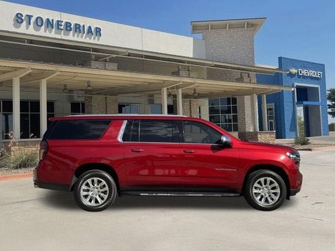 Used 2024 Chevrolet Suburban Premier w/ Premium Package AWD/4WD image 4