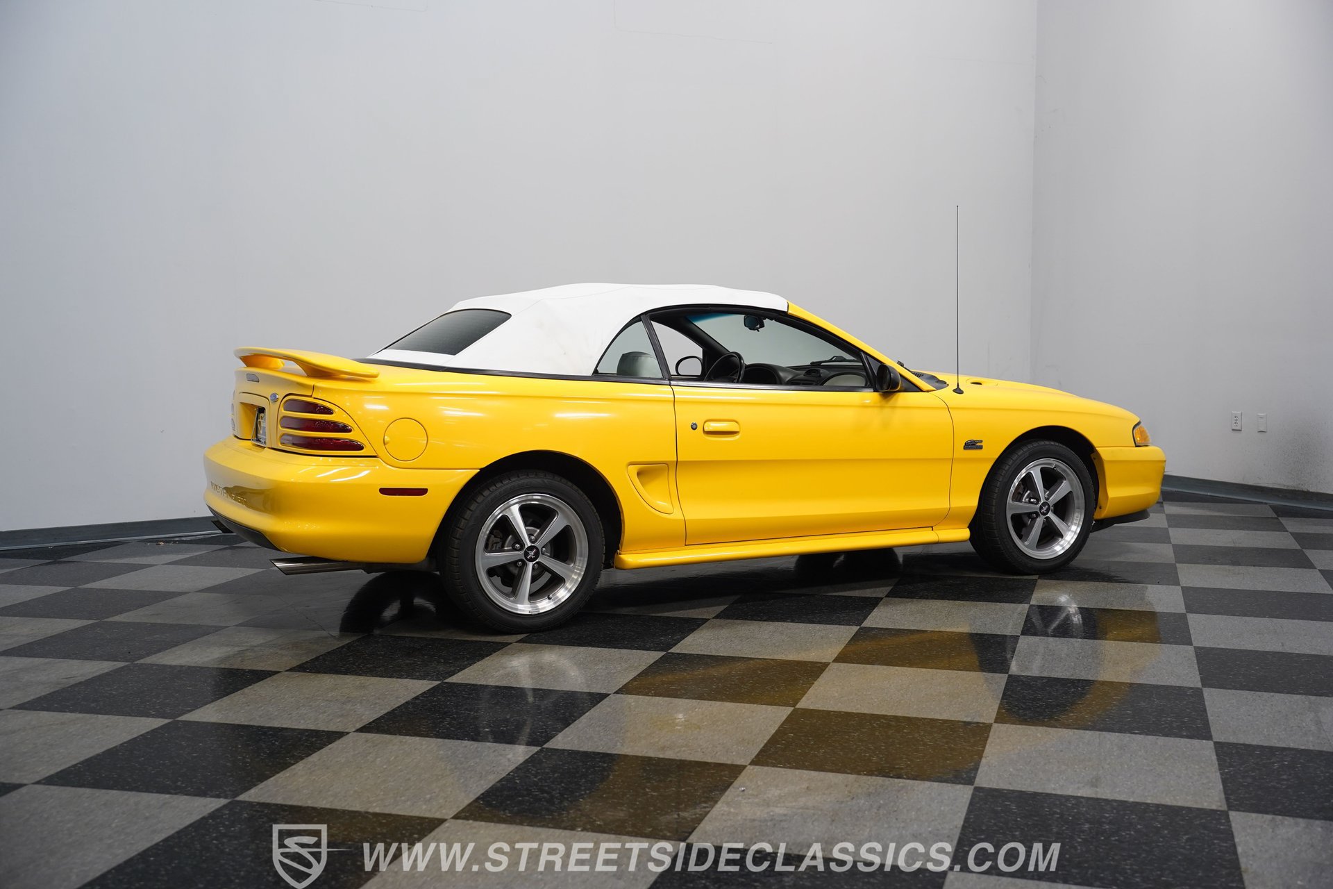 Used 1995 Ford Mustang GT RWD image 14