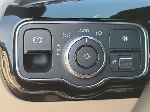 Used 2021 Mercedes-Benz CLA 250 image 16