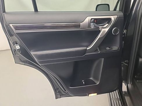 Used 2022 Lexus GX 460 Premium w/ Accessory Package image 19