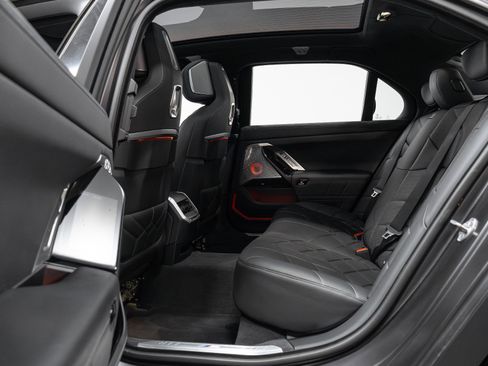 Used 2023 BMW 760i xDrive w/ Parking Assistance Package image 38