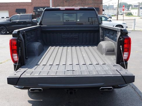 Used 2025 GMC Sierra 1500 Elevation w/ Preferred Package AWD/4WD image 14