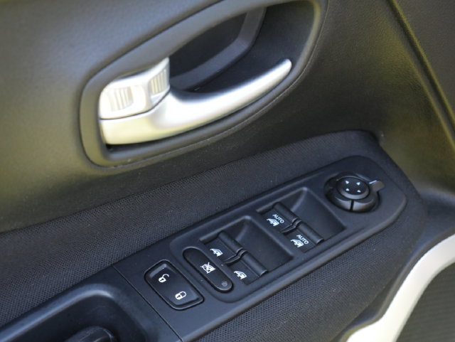 Used 2019 Jeep Renegade Sport w/ Sport Appearance Group AWD/4WD image 12