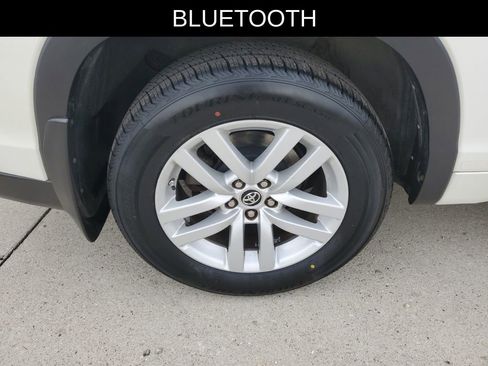 Used 2016 Toyota Highlander LE image 5