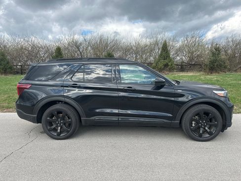 Used 2023 Ford Explorer ST-Line w/ Class IV Trailer Tow Package image 12