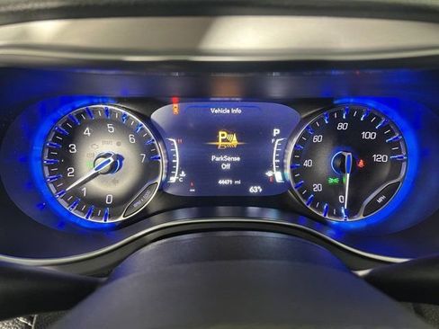 Certified 2025 Chrysler Pacifica Limited FWD image 12