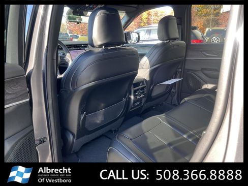 New 2025 Jeep Grand Cherokee Limited w/ Luxury Tech Group II image 11