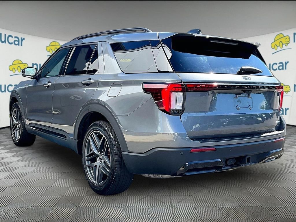 Used 2025 Ford Explorer ST-Line w/ ST-Line Street Pack AWD/4WD image 5
