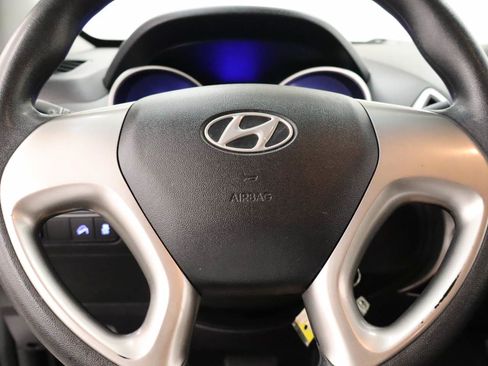 Used 2013 Hyundai Tucson GL FWD image 11
