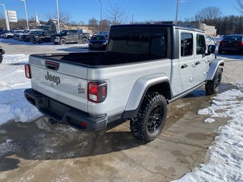 Used 2023 Jeep Gladiator Willys image 3