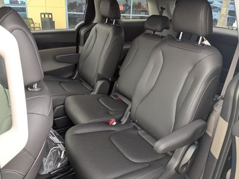 New 2026 Kia Carnival FWD image 12
