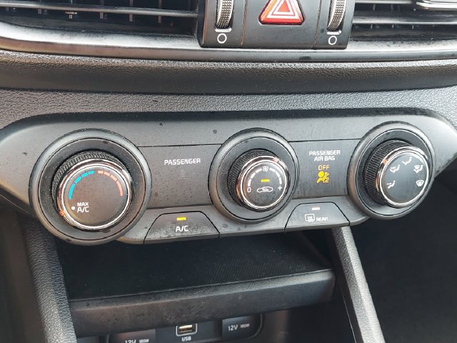 Used 2023 Kia Forte LXS w/ LXS Technology Package FWD image 31