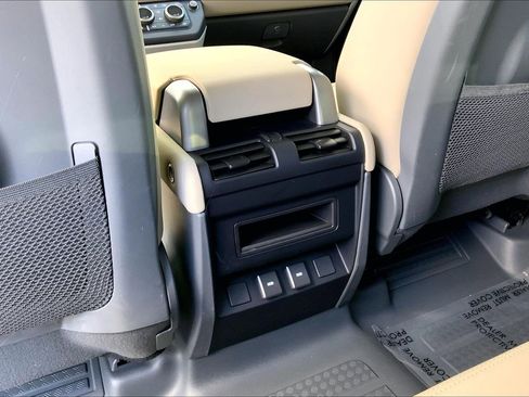 Used 2024 Land Rover Defender 110 S image 34