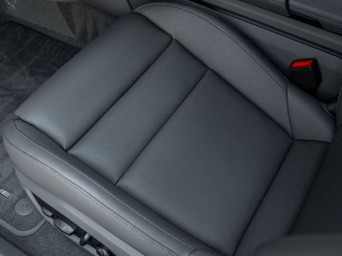 Certified 2025 Porsche Taycan AWD/4WD image 21
