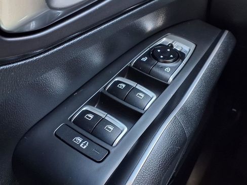 Certified 2022 Kia Sorento S w/ Panoramic Sunroof Package image 19