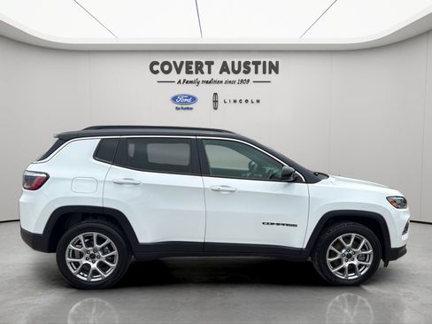 Used 2025 Jeep Compass Limited AWD/4WD image 5