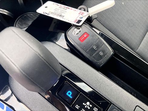 Used 2025 Toyota Prius LE FWD image 12