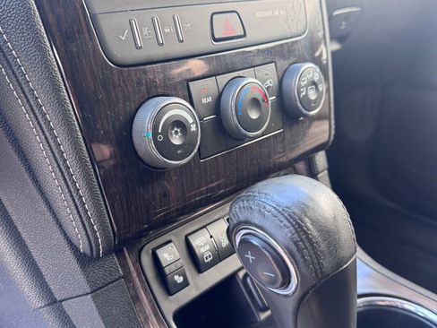 Used 2017 Chevrolet Traverse LT w/ Style and Technology Package image 19