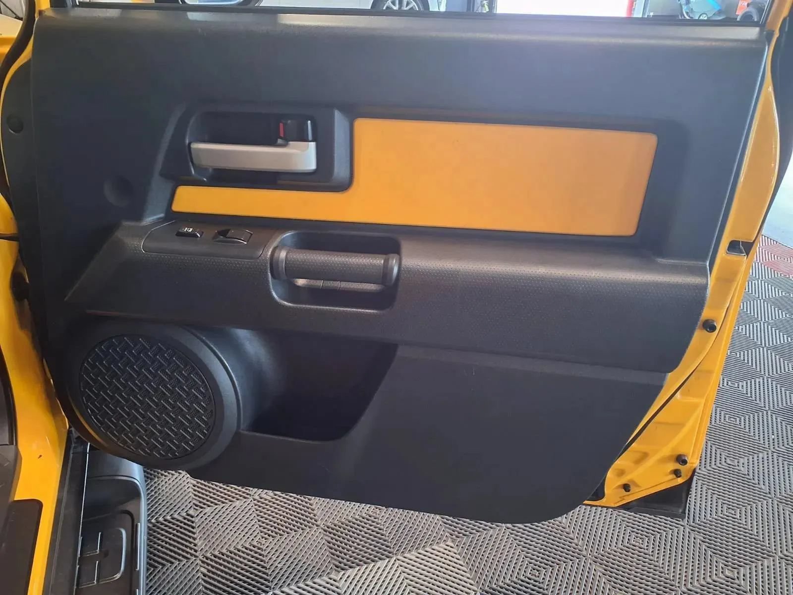 Used 2007 Toyota FJ Cruiser 4WD w/ Upgrade Pkg 2 image 11
