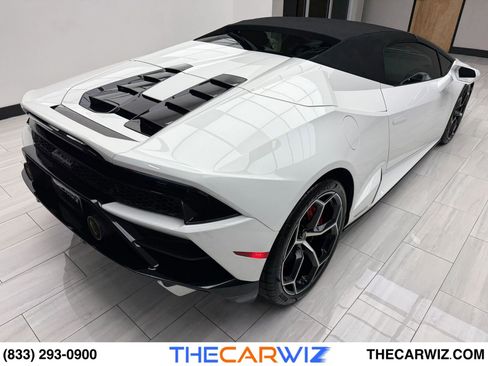 Used 2020 Lamborghini Huracan EVO image 96