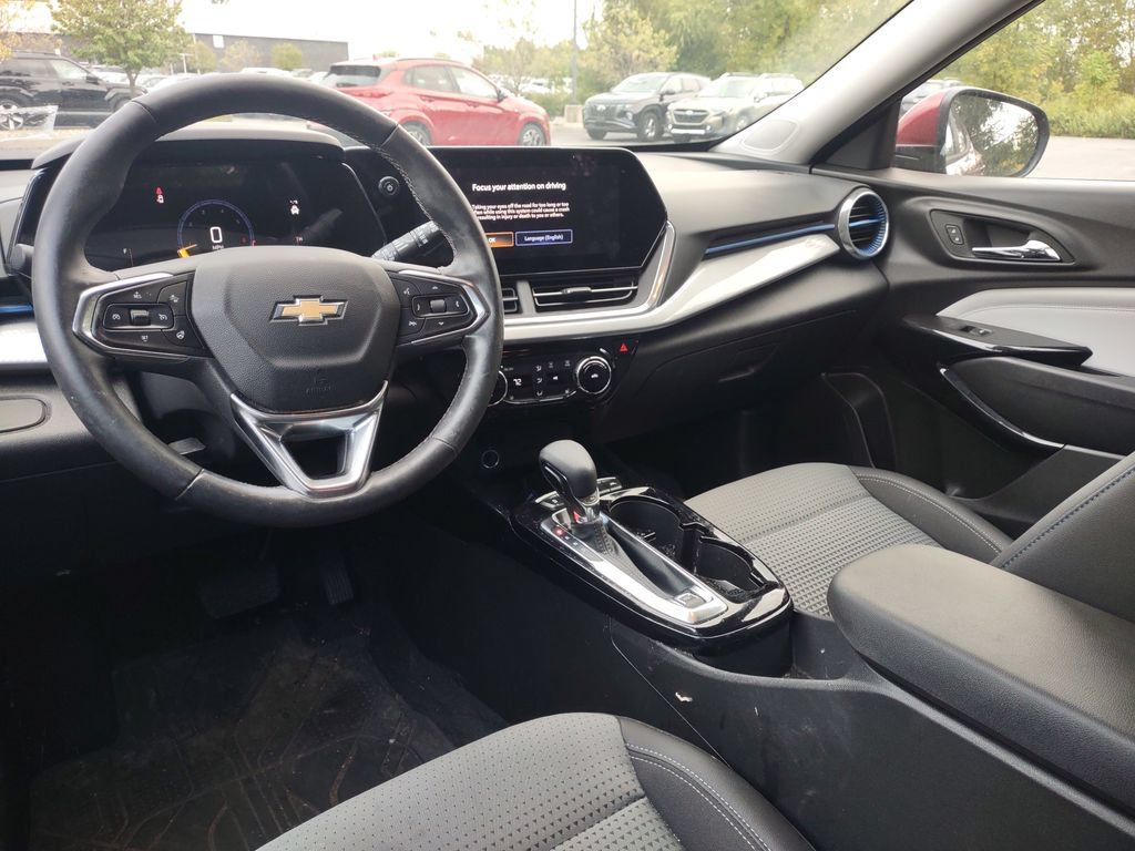 Used 2024 Chevrolet Trax LT w/ Driver Confidence Package FWD image 9