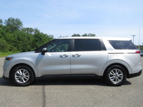 Used 2022 Kia Carnival LX FWD image 8