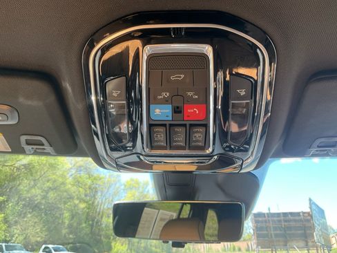 Used 2024 Jeep Grand Cherokee Summit w/ Advanced Protech Group IV AWD/4WD image 19