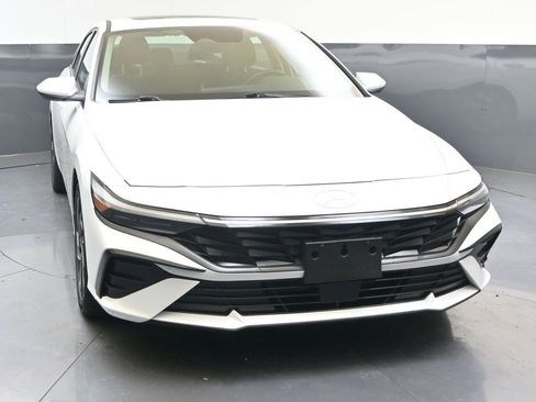 Used 2025 Hyundai Elantra SEL w/ Cargo Package image 8