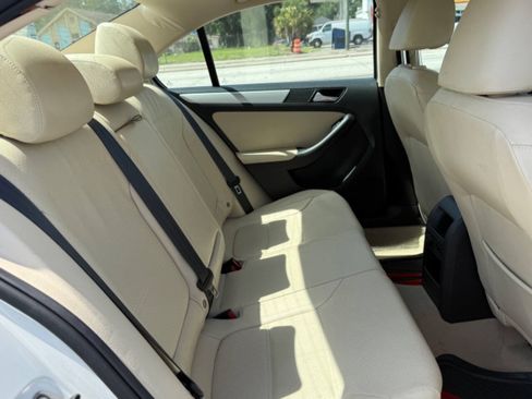 Used 2013 Volkswagen Jetta SE FWD image 15
