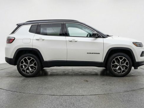 Used 2025 Jeep Compass Limited image 11