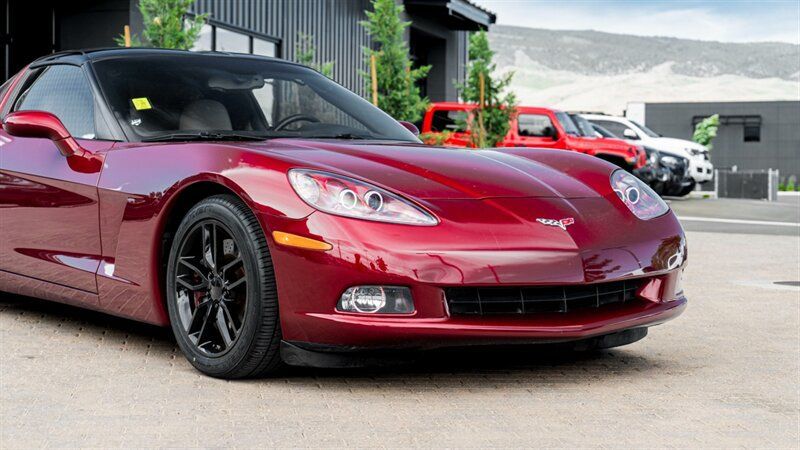 Used 2007 Chevrolet Corvette Coupe w/ Preferred Equipment Group RWD image 9