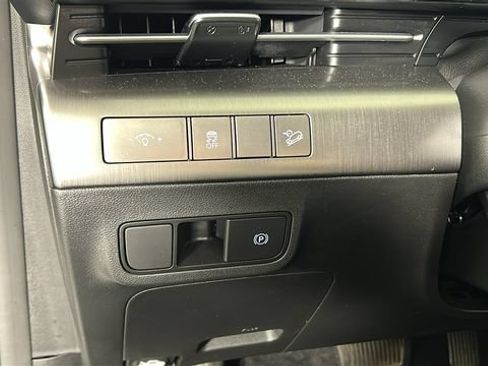 Certified 2025 Hyundai Kona SEL AWD/4WD image 19