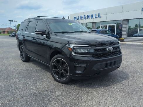 Used 2023 Ford Expedition Limited AWD/4WD image 3