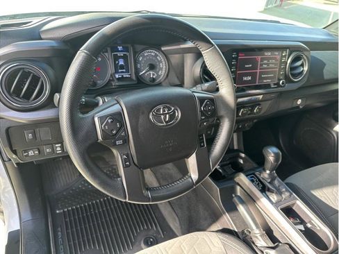 Used 2021 Toyota Tacoma TRD Off-Road image 18