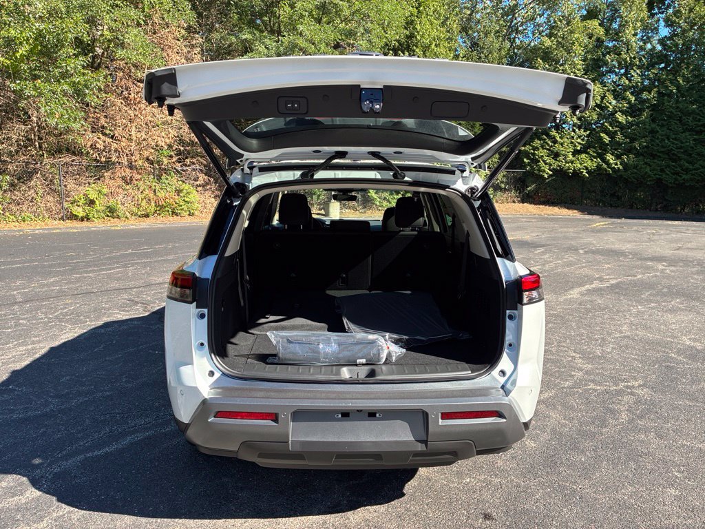 New 2026 Nissan Pathfinder SL AWD/4WD image 13