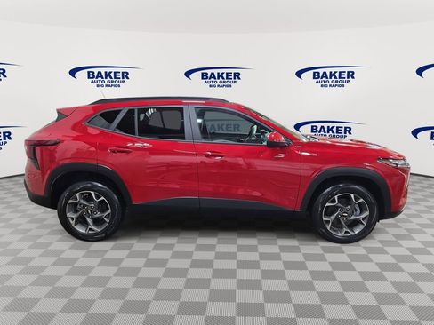 New 2026 Chevrolet Trax LT w/ Sunroof Package image 2