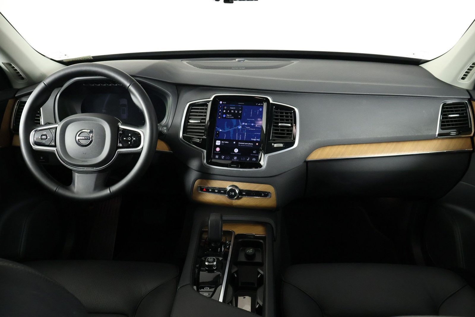 Used 2025 Volvo XC90 T8 Plus AWD/4WD image 7