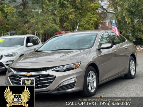 Used 2022 Chevrolet Malibu LT image 1