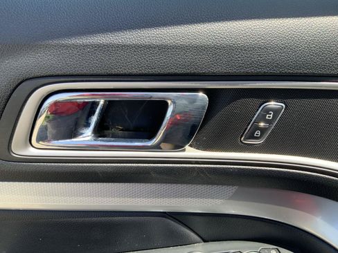 Used 2017 Ford Explorer XLT FWD image 20