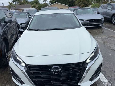 Used 2025 Nissan Altima 2.5 SV FWD image 5