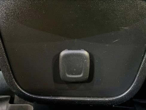 Used 2018 Chevrolet Equinox LS AWD/4WD image 28