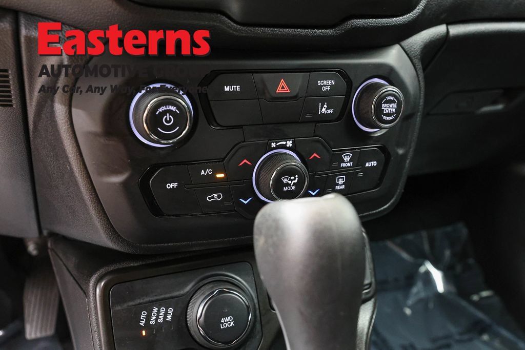 Used 2021 Jeep Renegade Latitude AWD/4WD image 21