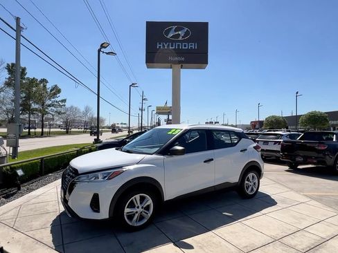 Used 2023 Nissan Kicks S image 7