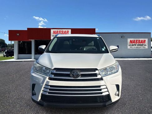 Used 2018 Toyota Highlander XLE image 2
