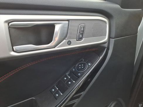 Used 2024 Ford Explorer ST-Line w/ Class IV Trailer Tow Package image 10