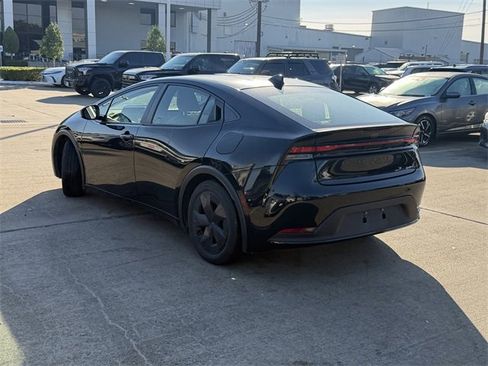 Used 2025 Toyota Prius LE image 7