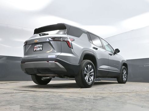 Used 2025 Chevrolet Equinox LT image 37