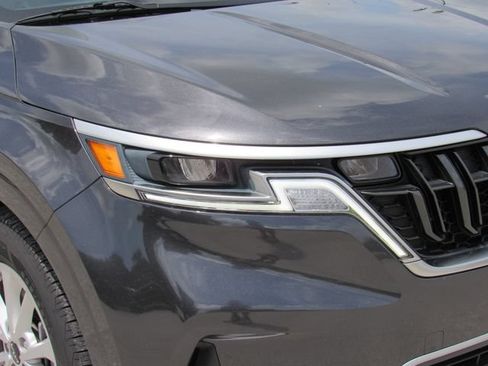 Used 2024 Kia Carnival LX FWD image 9